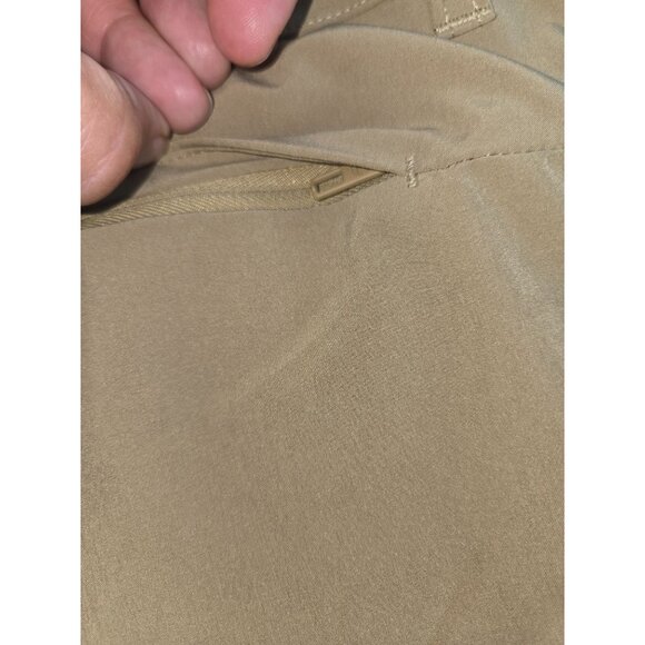 Fabletics Mens Khaki 8" Shorts Size 40 With Zip Pockets - Picture 5 of 7